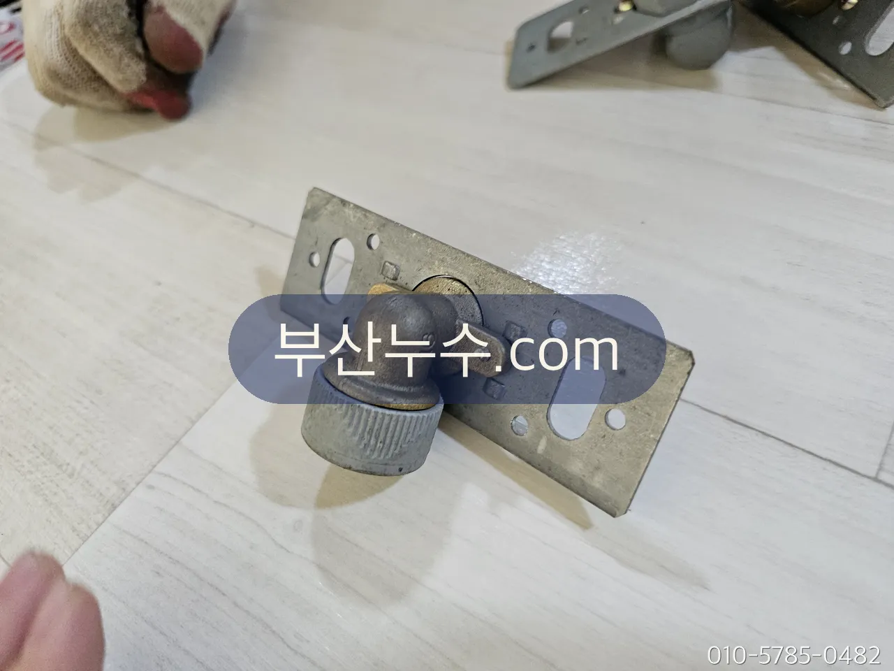 수전 연결 브라켓 부속 교체 준비
