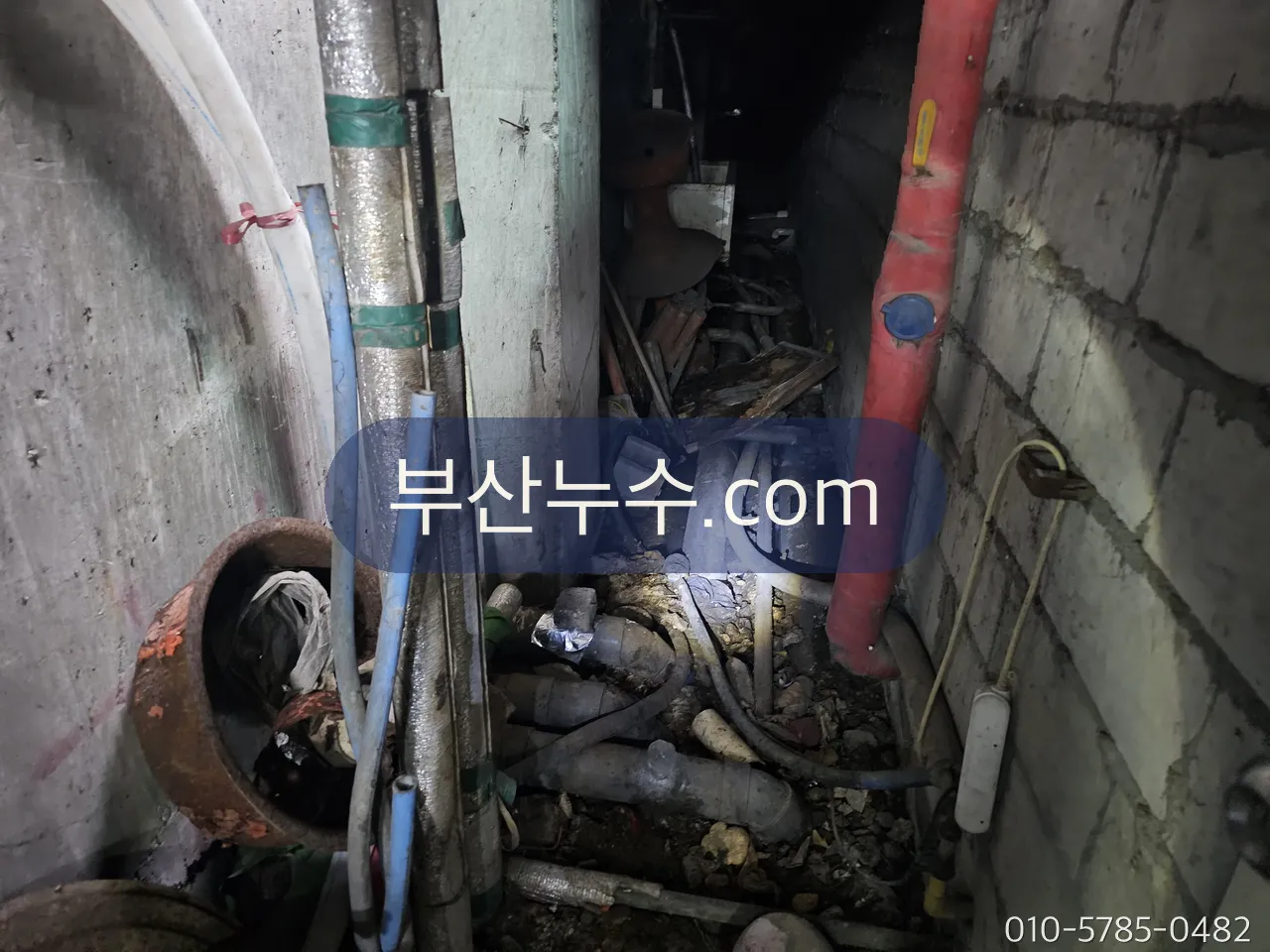 여러 배관이 겹쳐 지나는 자리의 경로 확인